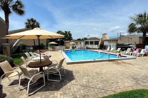 Condo, varias camas (Chateau La Mer #7D) | Alberca | Alberca al aire libre 