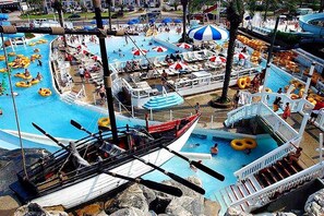 Lejlighed - flere senge (Chateau La Mer #7D) | Pool | Udendørs pool