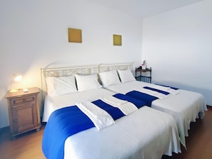 2 bedrooms, internet, bed sheets