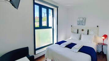 2 bedrooms, internet, bed sheets