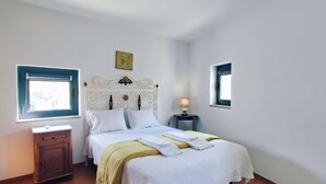 2 bedrooms, internet, bed sheets