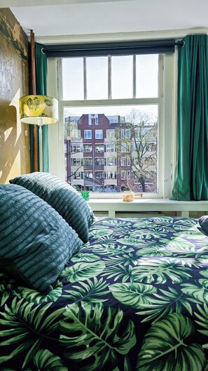 1 bedroom, WiFi, bed sheets - Large en-suite room in historic Canalhouse from 1729 (Amsterdam)