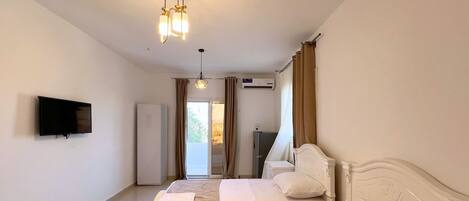 Comfort Studio, Patio | 1 bedroom, desk, laptop workspace, soundproofing