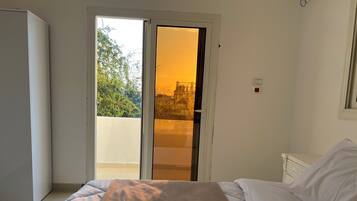 Comfort Studio, Patio | Desk, laptop workspace, soundproofing, free WiFi