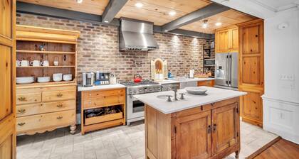 Historic Luxury Loft Main St Downtown Greenville