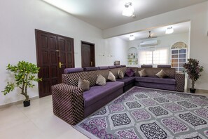 Interior detail - Bait Allubana Villa (Seeb)