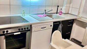 Kühlschrank, Ofen, Herdplatte, Geschirrspüler