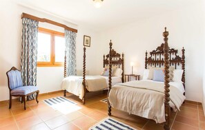 5 bedrooms, travel cot, free WiFi