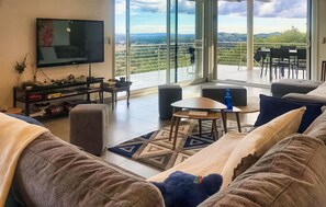 Télévision, table de tennis de table