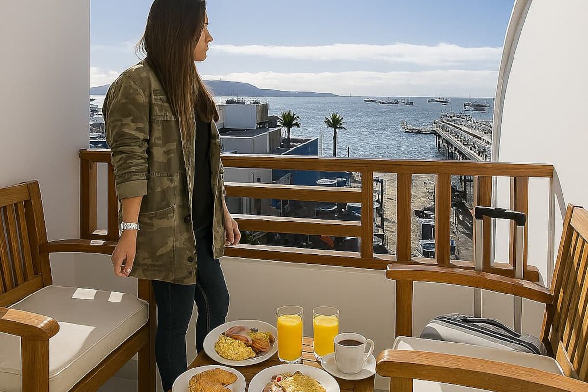 Luxury Room, Sea View | Laptop workspace, blackout drapes, soundproofing, free WiFi