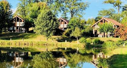 Comfortable nature cottage, fishing pond, swimming pool and jacuzzi in season