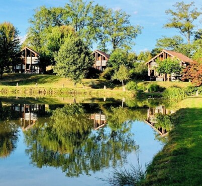 Comfortable nature cottage, fishing pond, swimming pool and jacuzzi in season