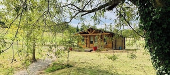 Comfortable nature cottage, fishing pond, swimming pool and jacuzzi in season