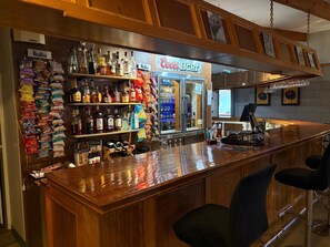 Bar (on property) - Maple Creek Motor Inn (Maple Creek)