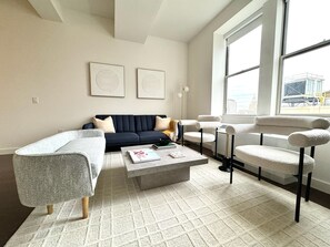 Living area - 2bed/2bath Downtown Manhattan - Gym, Doorman, Rooftop (New York)
