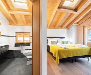 5 bedrooms, WiFi, bed sheets