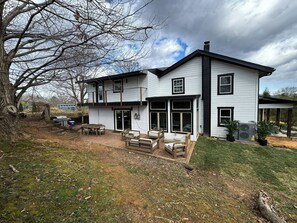 Exterior - Spacious 5-bedroom house with AC, WiFi in welcoming Asheville (Asheville)