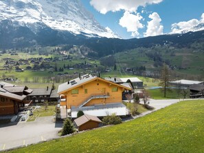 Exterior - Chalet Antara, Four Bedroom duplex Apartment in Grindelwald with Mountain View 2 (Grindelwald)