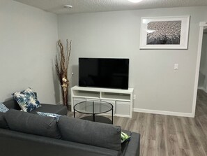 TV connectée, jeux vidéo, livres