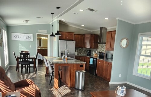 Charming 3 bed-home near Surfside -plenty of onsite amenities