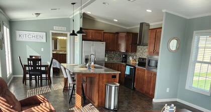 Charming 3 bed-home near Surfside -plenty of onsite amenities