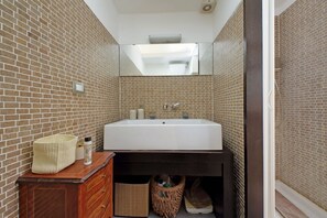 Hair dryer, towels