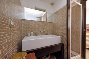 Hair dryer, towels