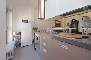 Fridge, microwave, stovetop, coffee/tea maker - Rome, Esquilino, apartment for 4 (Roma)