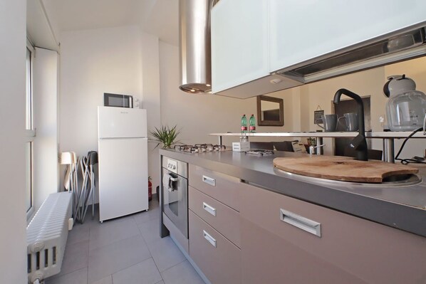 Fridge, microwave, stovetop, coffee/tea maker