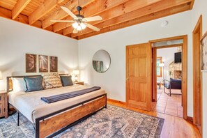 2 soverom, strykejern/-brett, wi-fi og sengetøy