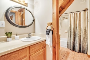 Hårføner, håndklær, såpe og toalettpapir