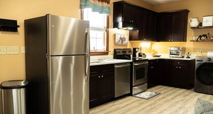 Cozy 1-bedroom apartment in quaint Creedmoor with AC, WiFi &laundry