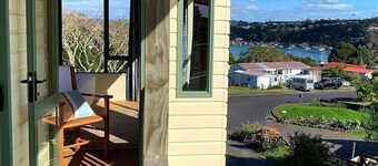 Elevated views - Fully equipped and comfortable top floor near Russell and Opua