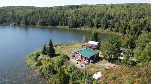 Cozy Cottage on Private Lake