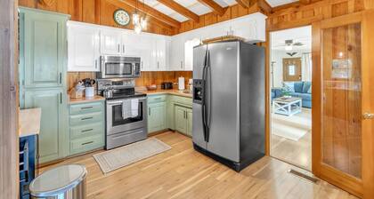 Stunning Lake Views w/Dock, Grill, Screened Porch