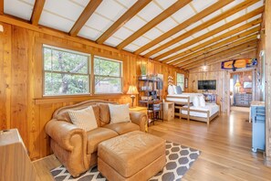 2 bedrooms, iron/ironing board, WiFi, bed sheets - Stunning Lake Views w/Dock, Grill, Screened Porch (Inman)