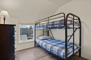 3 habitaciones, escritorio, tabla de planchar con plancha y wifi 