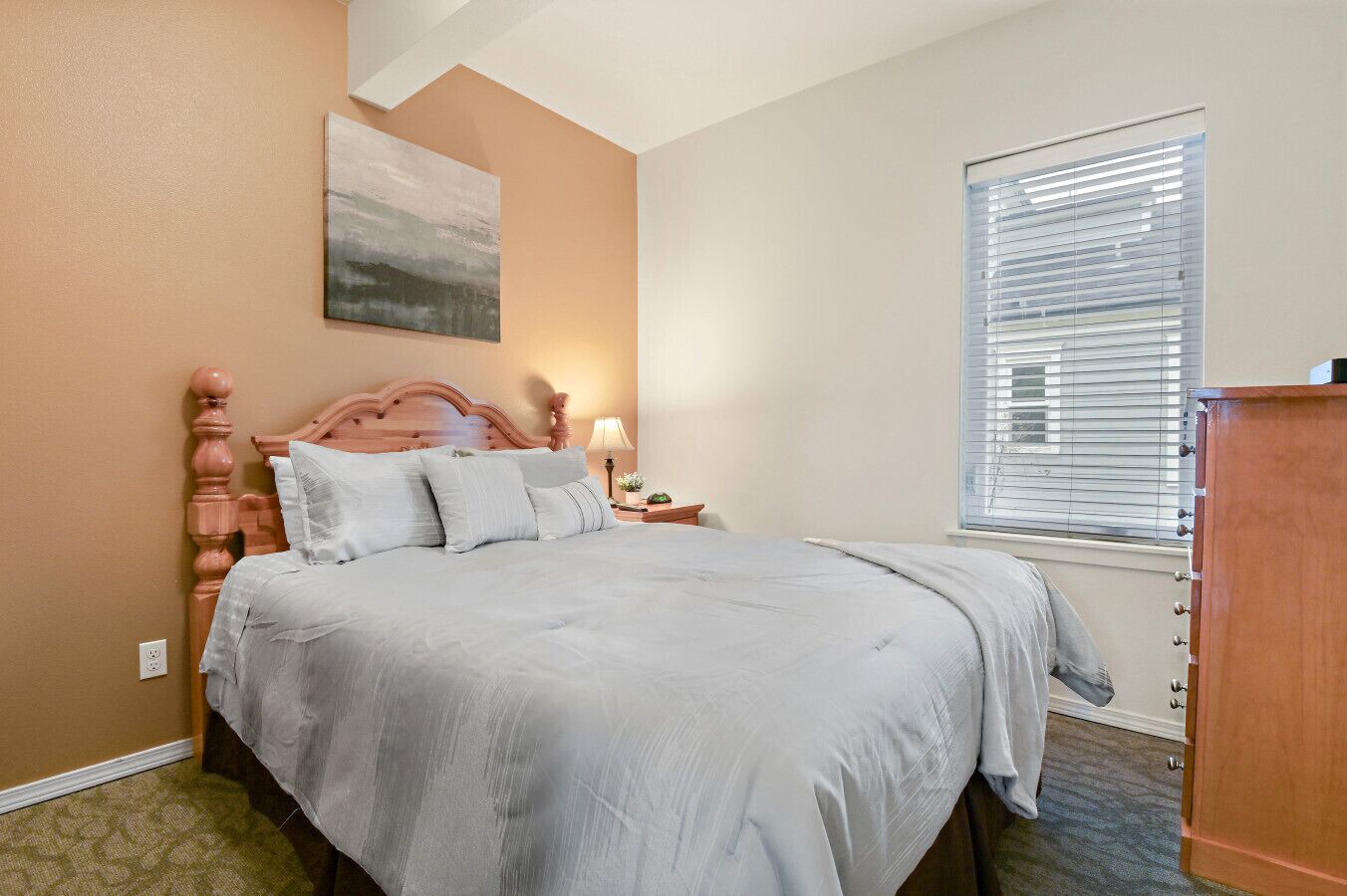 2 bedrooms, desk, iron/ironing board, WiFi (free)