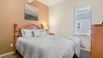 2 bedrooms, desk, iron/ironing board, WiFi (free)