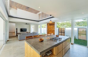 Interior - 3BR/2Bath Spacious Villa in Town w/ Pool & Jacuzzi (Sámara)