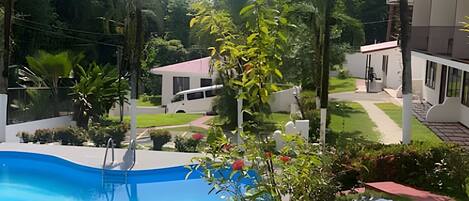 حمّام سباحة خارجي