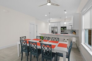 Dining - Welcome to Casa Rio Rancho, our vibrant ranch-style house in scenic Jensen Beach (Jensen Beach)
