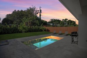 Outdoor pool, a heated pool - Welcome to Casa Rio Rancho, our vibrant ranch-style house in scenic Jensen Beach (Jensen Beach)