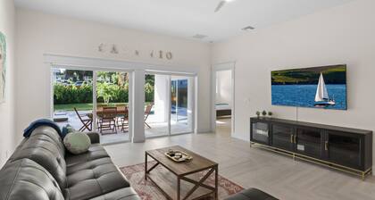 Welcome to Casa Rio Rancho, our vibrant ranch-style house in scenic Jensen Beach