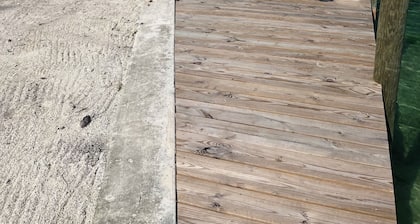 Wonderful boat DOCK in Treasure Cay