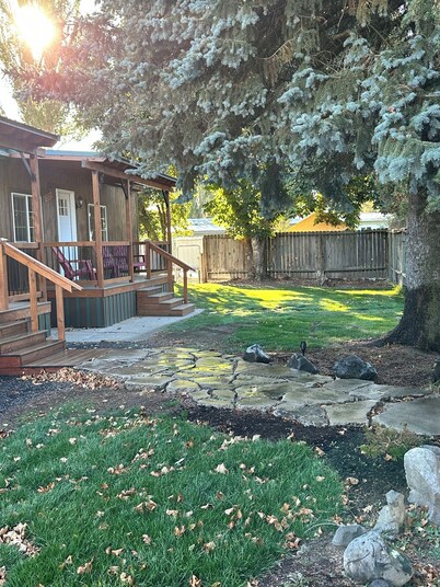 Cozy bungalow located 20 minutes from Lake Roosevelt in Wilbur, WA