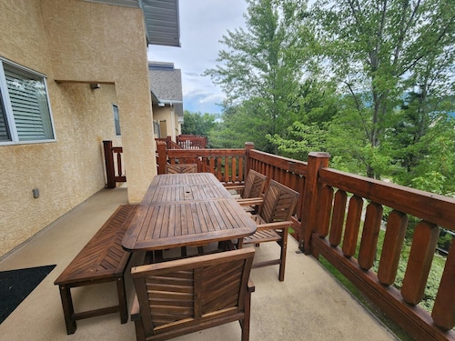 Riverside Way by Fernie Lodging Company