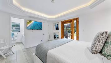 3 chambres, bureau, fer et planche Ă  repasser, lit parapluie