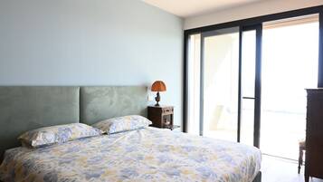 1 bedroom, bed sheets