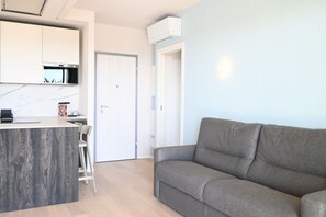 TV - CN003 – Cesenatico, two-room apartment facing the sea with panoramic terrace (Cesenatico)
